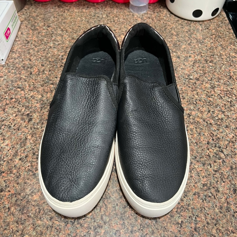 Ugg Leather Black Slip on Sneaker Size 12 (1119891)